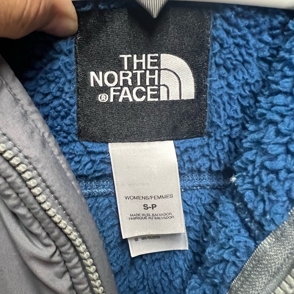 The North Face Blue and Gray Fleece Jacket - Picture 2 of 6